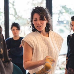 Perrine donne un cours de yoga